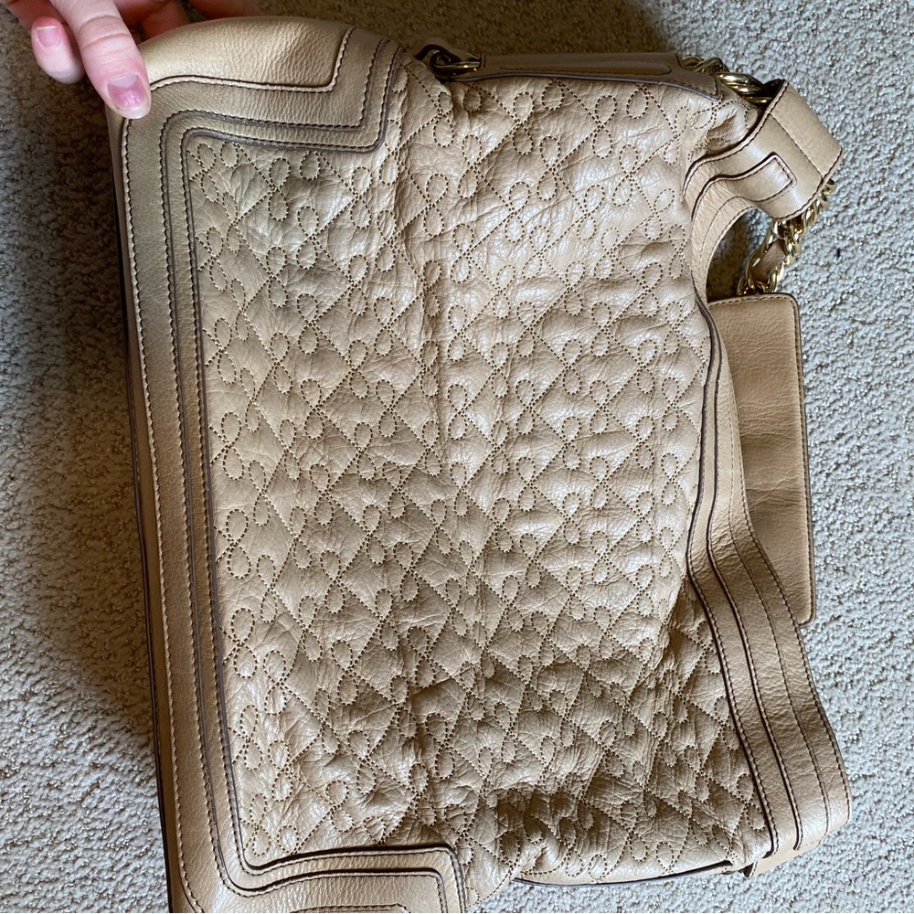 Anya Hindmarch quilted leather hobo shoulder bag cream gold - Picture 7 of 9